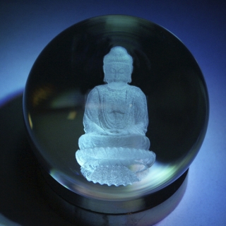 Buddha ve skleněné kouli - 10 cm
