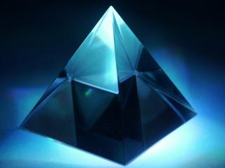 Skleněná pyramida 10 cm